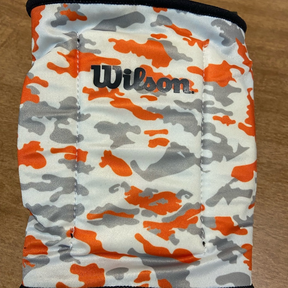 Wilson - Unisex (Adult)‎ Reversible Volleyball Knee Pads - Picture 2 of 4